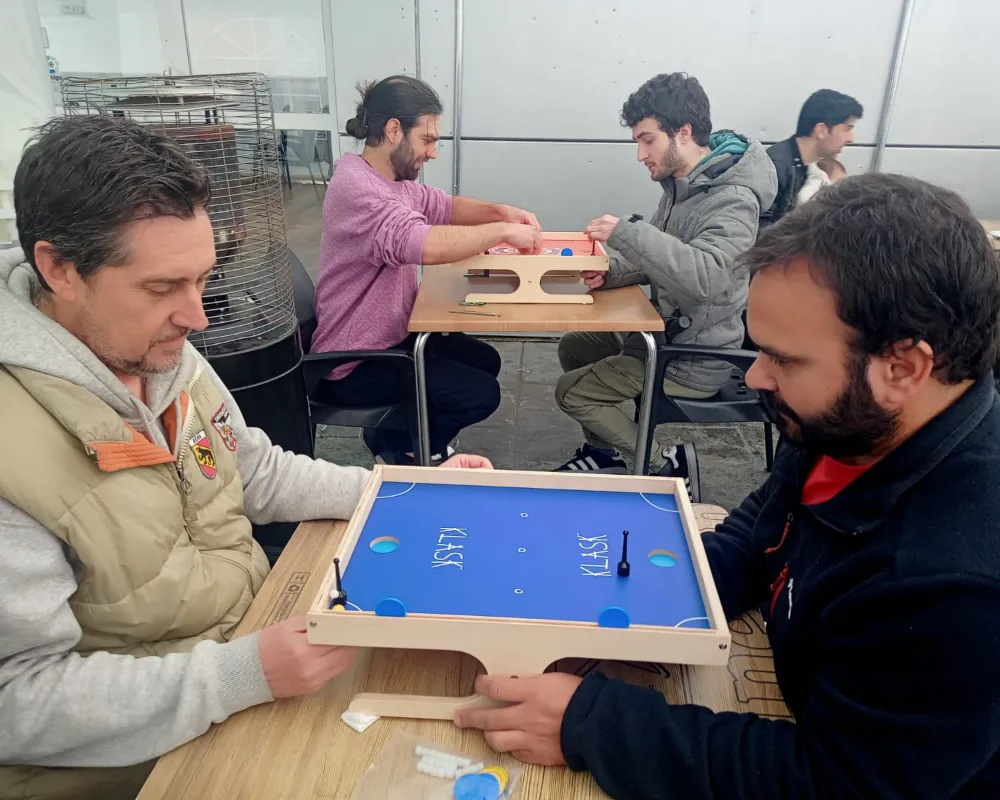Partidas bajo una carpa