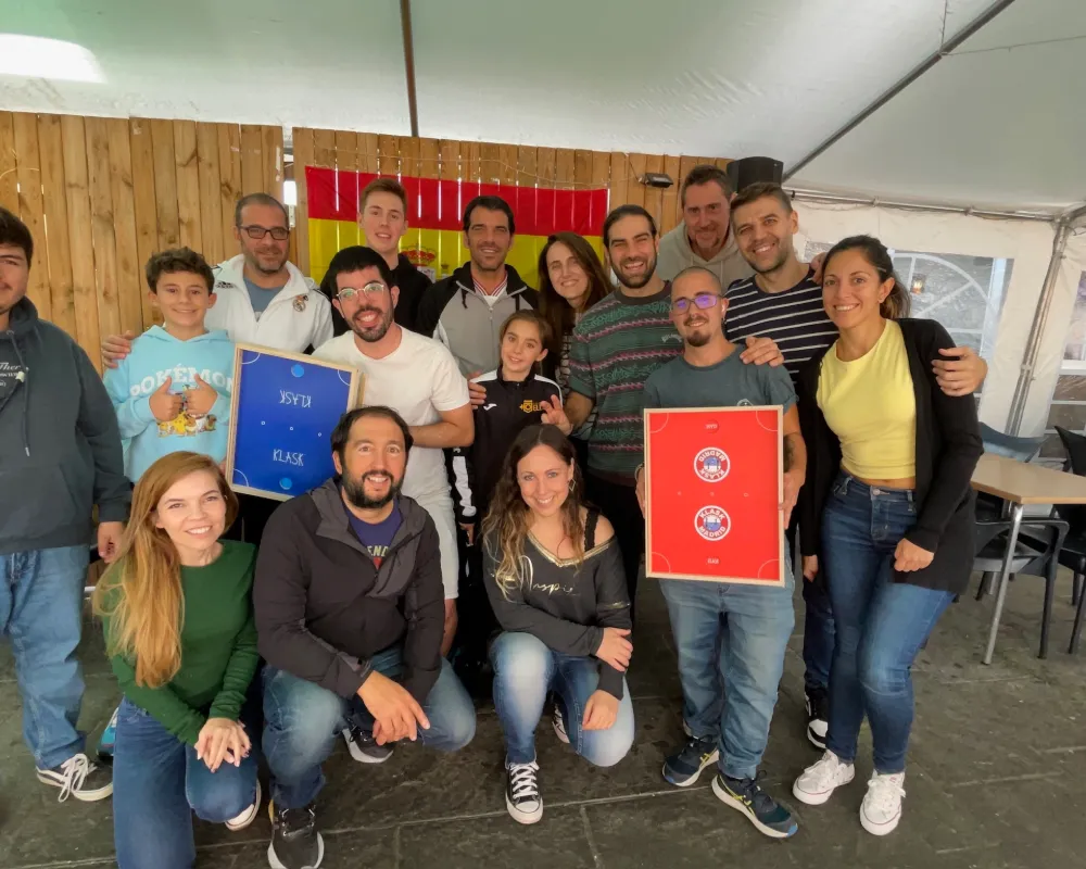 Foto de grupo de Klask & Friends